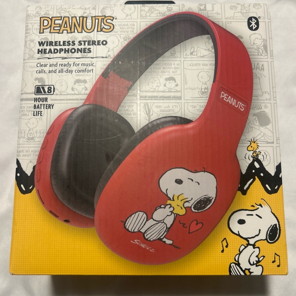 Peanuts Red Wireless Headphones with Snoopy Design